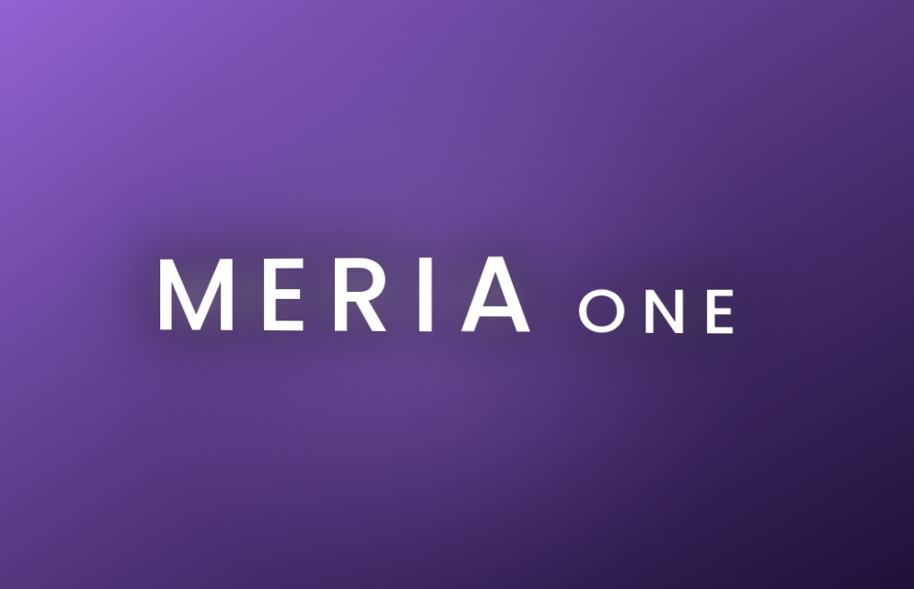 Bannière officielle Meria One, dégradé violet et signature de marque